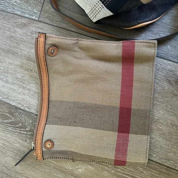 JUST REDUCED. Burberry canvas bag with inside pouch - Picture 8 of 13